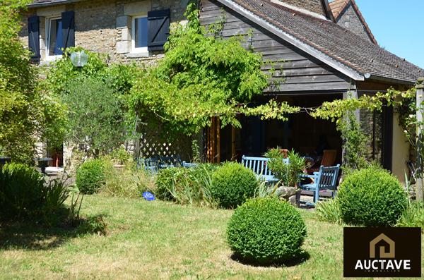 Manoir de caractère à Alençon sur 3.5 hectares, fenêtres à meneaux, maison d'amis, 6 chambres , Alencon