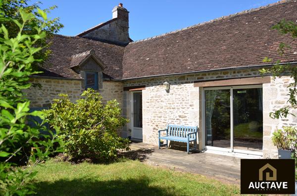 Manoir de caractère à Alençon sur 3.5 hectares, fenêtres à meneaux, maison d'amis, 6 chambres , Alencon