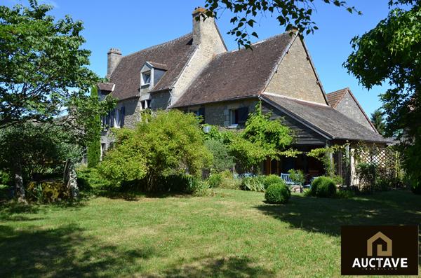 Manoir de caractère à Alençon sur 3.5 hectares, fenêtres à meneaux, maison d'amis, 6 chambres , Alencon