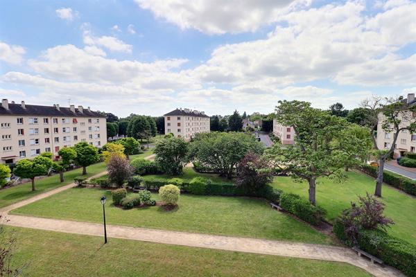 Appartement Le Mesnil Le Roi 4 pièce(s) 69.11 m2