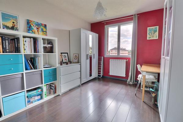 Appartement Le Mesnil Le Roi 4 pièce(s) 69.11 m2