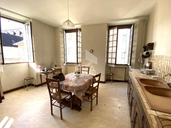 OLORON Sainte - Marie  : Charmante Maison de ville T5  de 117 m2