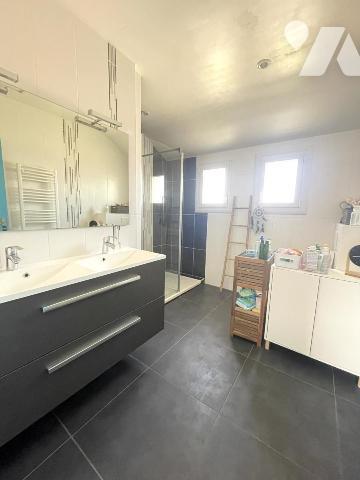 A VENDRE - SAINT-LEGERS-LES-VIGNES - Maison d'env 159.64m² hab sur 703m² de terrain.