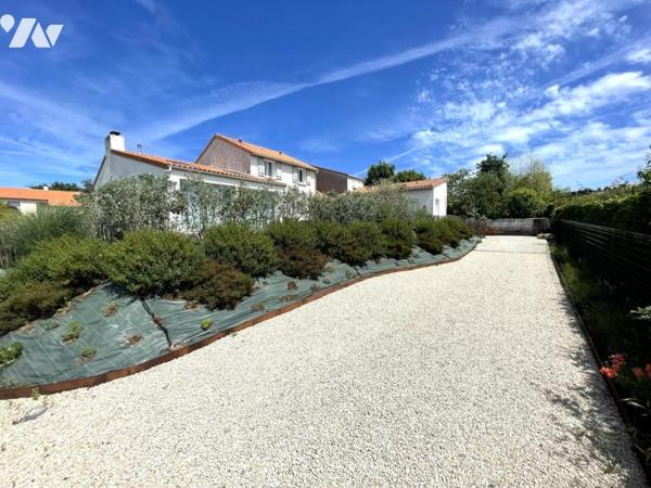 A VENDRE - SAINT-LEGERS-LES-VIGNES - Maison d'env 159.64m² hab sur 703m² de terrain.