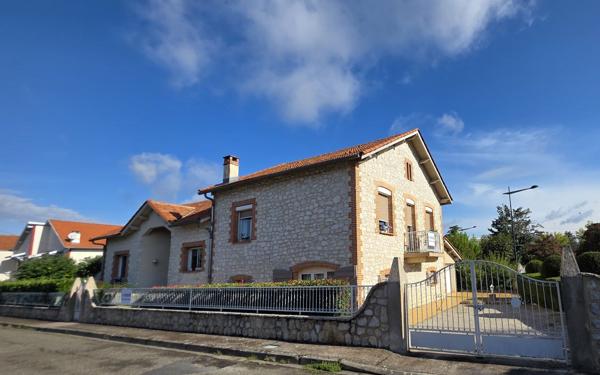 Authentique maison de caractère au coeur de Causade Caussade