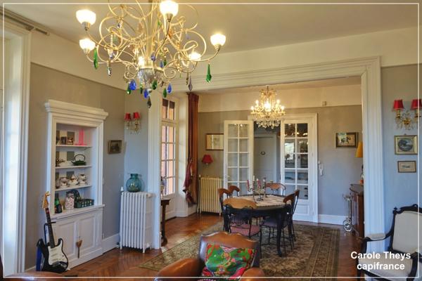 Dpt Allier (03) : à vendre à Hérisson - Maison entièrement rénovée de 190 m2 - Terrain 2429 m2 - Dépendances - Piscine