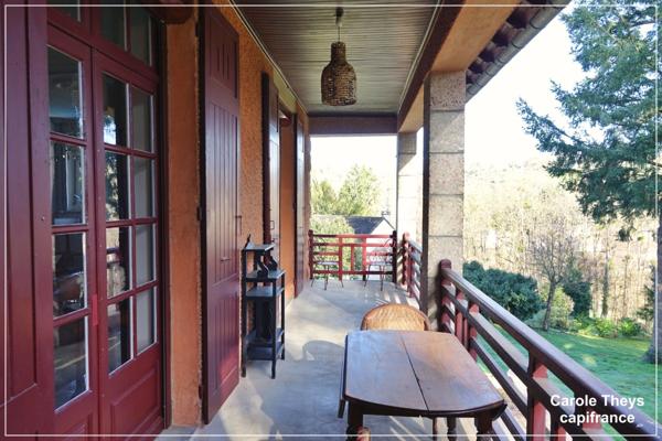 Dpt Allier (03) : à vendre à Hérisson - Maison entièrement rénovée de 190 m2 - Terrain 2429 m2 - Dépendances - Piscine