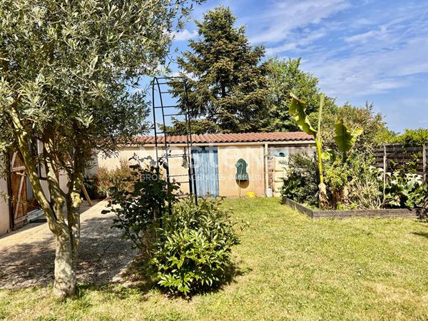 À 10 min de Vihiers - Maison rénovée avec vie de plain-pied - 3 chambres et dépendances - D6084