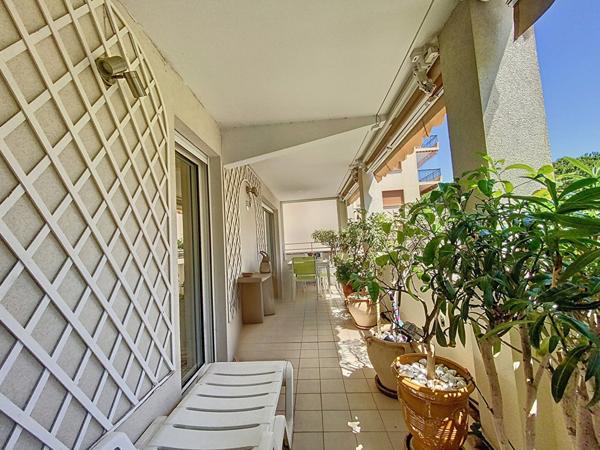EXCLUSIVITE CANNES - BASSE CALIFORNIE : 3P 86M² AVEC PROFONDE TERRASSE ET PARKING SOUS SOL !!