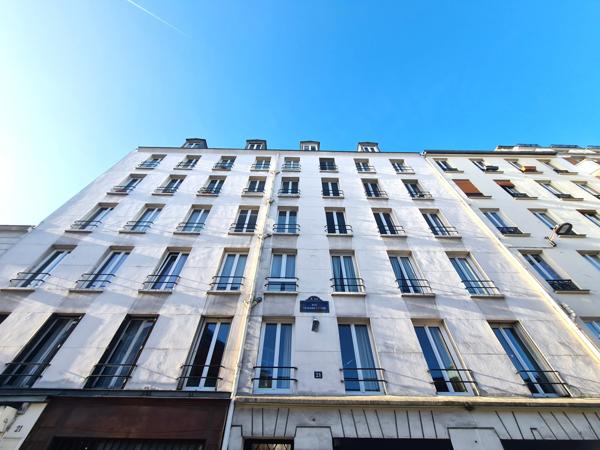 Studio ensoleillé avec une vue entièrement dégagée