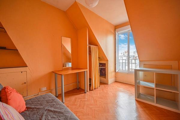 Studio ensoleillé avec une vue entièrement dégagée