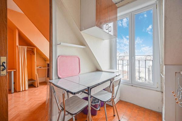 Studio ensoleillé avec une vue entièrement dégagée