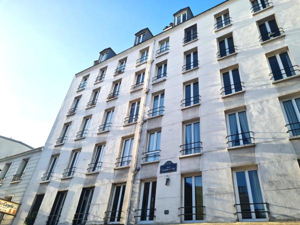 Studio ensoleillé avec une vue entièrement dégagée