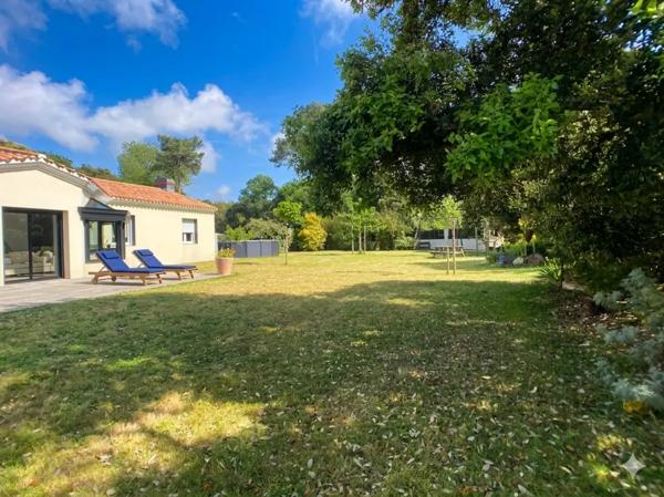 Maison familiale 4 chambres, grand terrain de 2000 m2, dépen