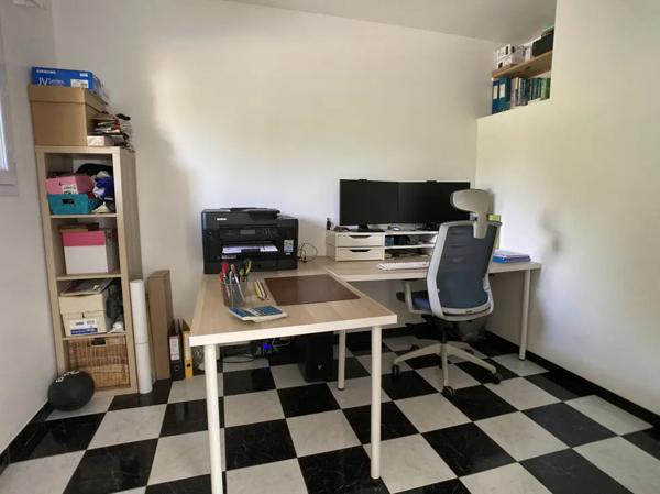 Maison familiale 4 chambres, grand terrain de 2000 m2, dépen