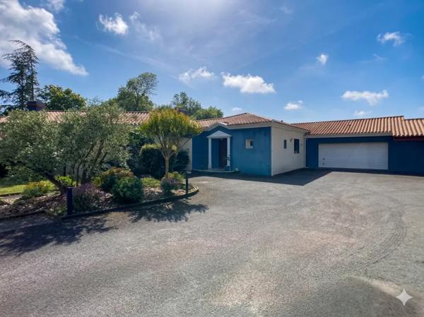 Maison familiale 4 chambres, grand terrain de 2000 m2, dépen