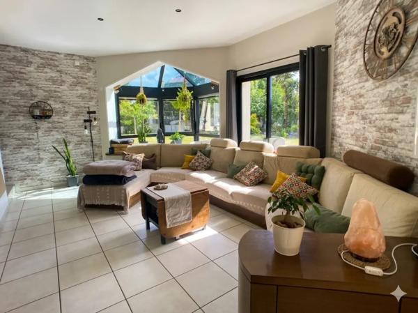 Maison familiale 4 chambres, grand terrain de 2000 m2, dépen