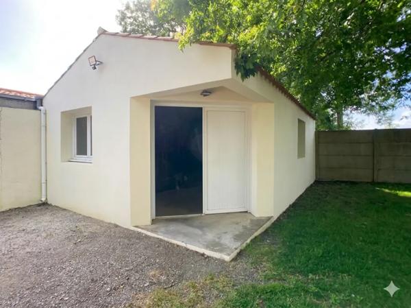 Maison familiale 4 chambres, grand terrain de 2000 m2, dépen