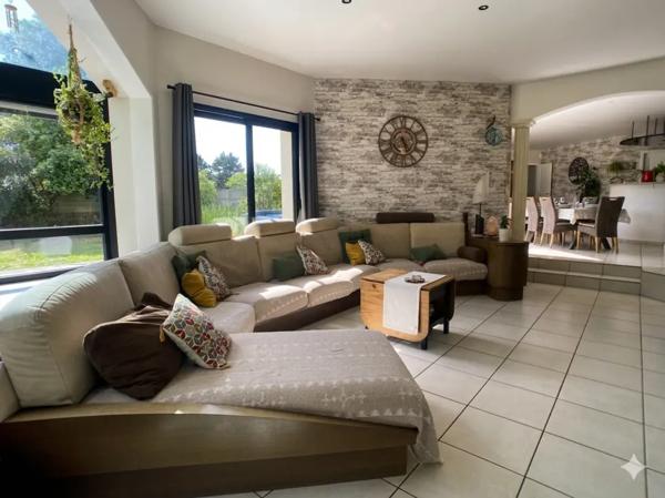 Maison familiale 4 chambres, grand terrain de 2000 m2, dépen