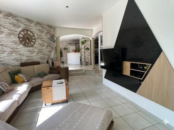 Maison familiale 4 chambres, grand terrain de 2000 m2, dépen