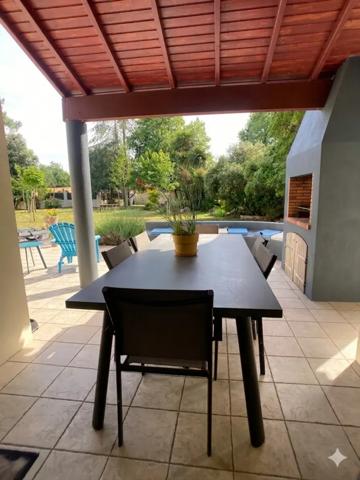 Maison familiale 4 chambres, grand terrain de 2000 m2, dépen