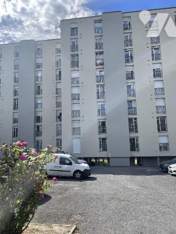 Appartement 3 pièces avec parking.