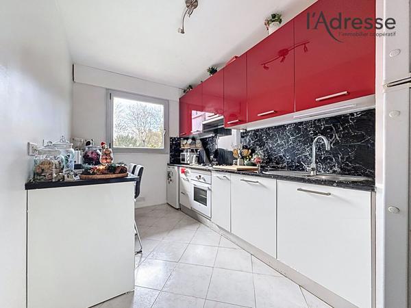 PUTEAUX/ Appartement 2 pièces 54m² - 1 Balcon de 5m² et 1 Cave