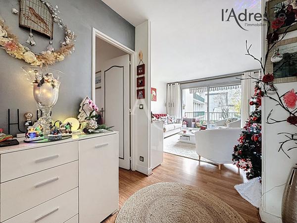 PUTEAUX/ Appartement 2 pièces 54m² - 1 Balcon de 5m² et 1 Cave