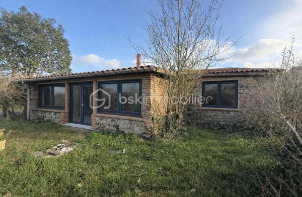 Anna Morra vous propose à la vente, sur la commune de Mondonville, idéalement située entre Pibrac, Mondonville et Cornebarrieu, dans un secteur calme, cette maison pleine de charme en cours de rénovation totale, exposée Nord-Ouest.

Issue de la division d’une ancienne bâtisse, cette maison T3 mitoyenne d’un côté, de plain-pied, d’une surface d’environ 82 m², allie le cachet de l’ancien et le confort du neuf.

Elle se compose d’une entrée, d’un salon lumineux sous forme de véranda d’environ 20 m², avec un mur en pierre, d’une salle à manger d’environ 20 m² avec espace cuisine à aménager, de deux chambres de 11 m² et 15 m², ainsi que d’une salle d’eau avec WC.

La maison est entièrement rénovée  :
micro-station neuve, isolation neuve, électricité neuve, parquet au sol.
Les fenêtres sont en double vitrage PVC gris anthracite.
Le chauffage sera assuré par une pompe à chaleur et la production d’eau chaude par cumulus.
La façade en pierre et bois apporte un charme authentique à l’ensemble.

Les travaux bénéficieront d’une garantie décennale ainsi que d’une assurance dommage ouvrage.

Le bien est implanté sur un terrain de 226 m², idéal pour profiter d’un extérieur agréable.

Il reste toutefois quelques finitions à prévoir :
installation de la cuisine aménagée, création des placards, murs prêts à peindre selon vos envies, clôture du jardin ainsi que le remplacement des planches de rive.

Me contc ater pour plus de renseignements