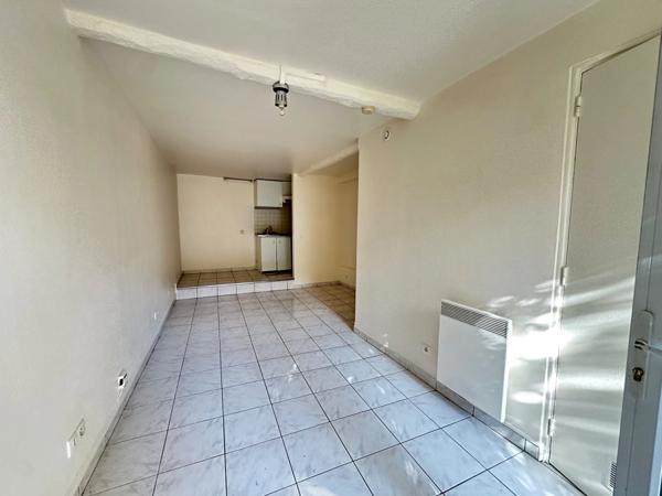 A VENDRE Studio de 24 m2 au rez-de-chaussée avec terrasse - PALAISEAU (91)