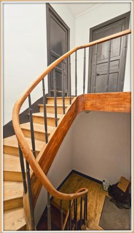 Immeuble à vendre SAINT JEAN D'ANGELY (17) EN PLEINE COEUR DE VILLE composé de 2 appartements de type T3 et 2 locaux commerciaux au rdc