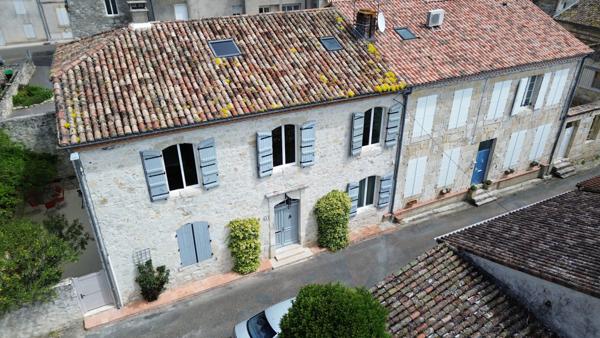 Puymirol (47270) Proche Agen, Grande Maison au village avec 4 chambres, 2 Jardins et vue sur campagne