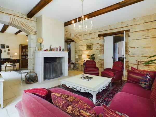 Puymirol (47270) Proche Agen, Grande Maison au village avec 4 chambres, 2 Jardins et vue sur campagne