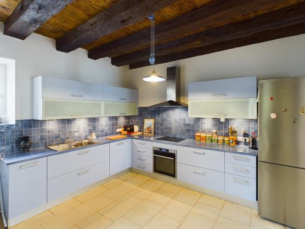 Puymirol (47270) Proche Agen, Grande Maison au village avec 4 chambres, 2 Jardins et vue sur campagne