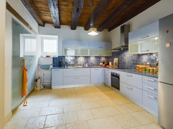 Puymirol (47270) Proche Agen, Grande Maison au village avec 4 chambres, 2 Jardins et vue sur campagne