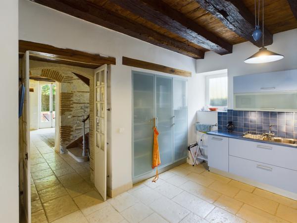 Puymirol (47270) Proche Agen, Grande Maison au village avec 4 chambres, 2 Jardins et vue sur campagne