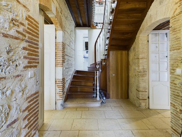 Puymirol (47270) Proche Agen, Grande Maison au village avec 4 chambres, 2 Jardins et vue sur campagne