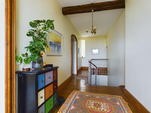 Puymirol (47270) Proche Agen, Grande Maison au village avec 4 chambres, 2 Jardins et vue sur campagne