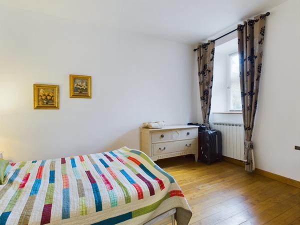 Puymirol (47270) Proche Agen, Grande Maison au village avec 4 chambres, 2 Jardins et vue sur campagne