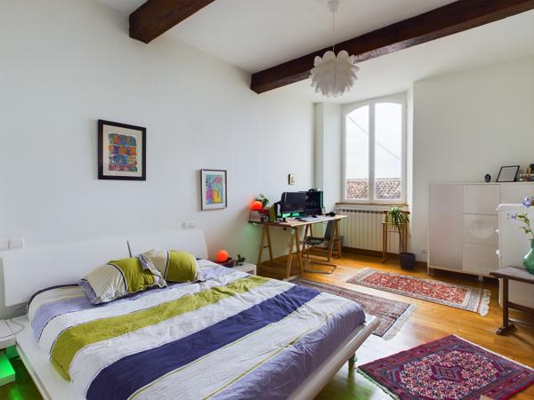 Puymirol (47270) Proche Agen, Grande Maison au village avec 4 chambres, 2 Jardins et vue sur campagne