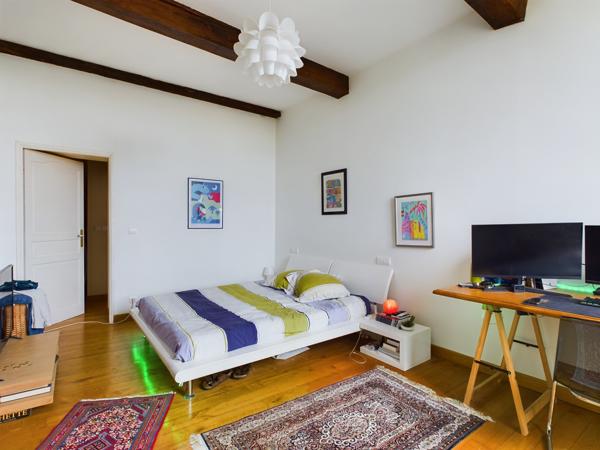 Puymirol (47270) Proche Agen, Grande Maison au village avec 4 chambres, 2 Jardins et vue sur campagne