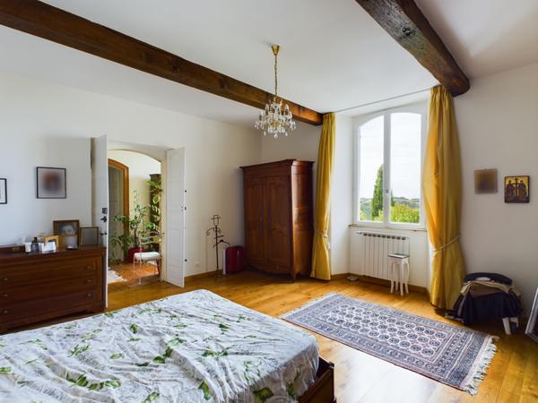 Puymirol (47270) Proche Agen, Grande Maison au village avec 4 chambres, 2 Jardins et vue sur campagne