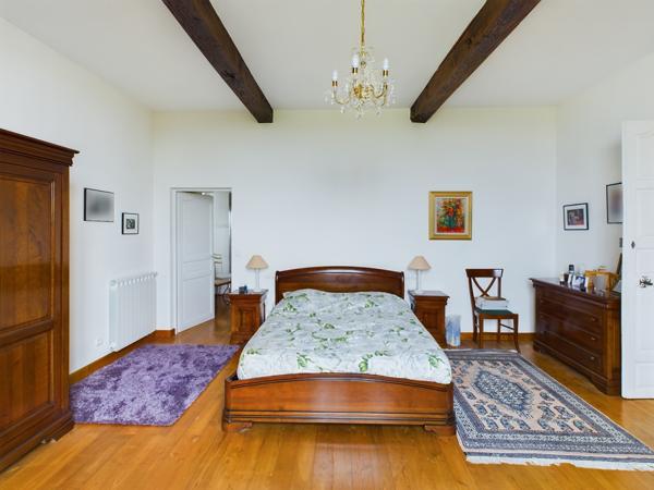 Puymirol (47270) Proche Agen, Grande Maison au village avec 4 chambres, 2 Jardins et vue sur campagne