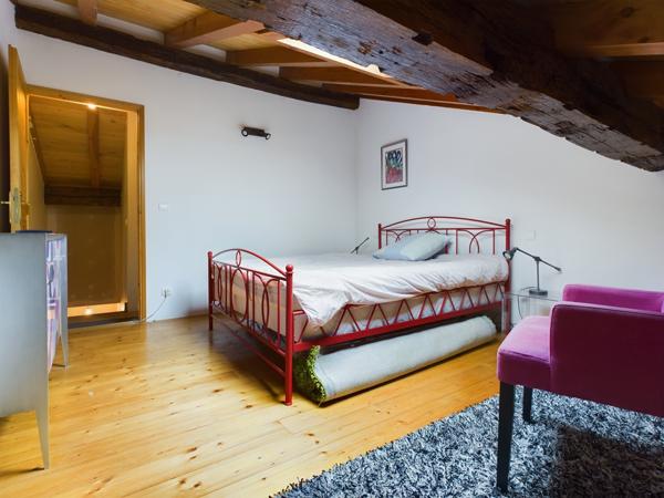 Puymirol (47270) Proche Agen, Grande Maison au village avec 4 chambres, 2 Jardins et vue sur campagne