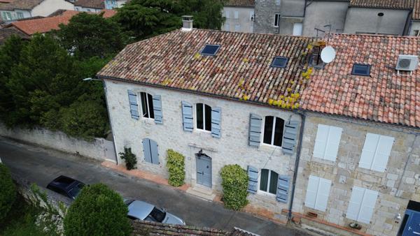 Puymirol (47270) Proche Agen, Grande Maison au village avec 4 chambres, 2 Jardins et vue sur campagne