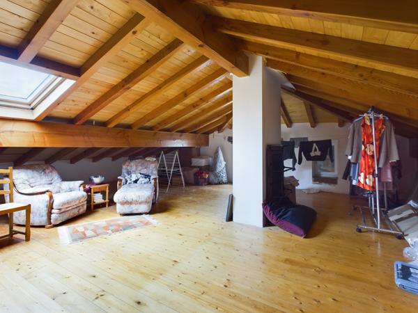 Puymirol (47270) Proche Agen, Grande Maison au village avec 4 chambres, 2 Jardins et vue sur campagne