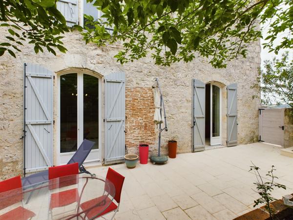 Puymirol (47270) Proche Agen, Grande Maison au village avec 4 chambres, 2 Jardins et vue sur campagne