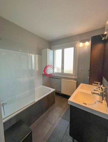 Appartement meublé 3 P avec cave et parking proche village