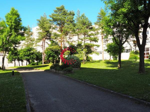 Appartement meublé 3 P avec cave et parking proche village