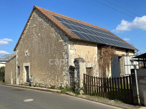 À NAINTRE (86) À vendre – Ensemble Grange 155 m² avec toiture refaite et panneaux photovoltaïques – Terrain 1123 m²